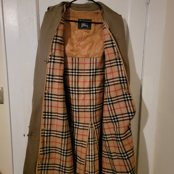 Great condition Burberry trench coat with removable liner - Picture 5 of 15